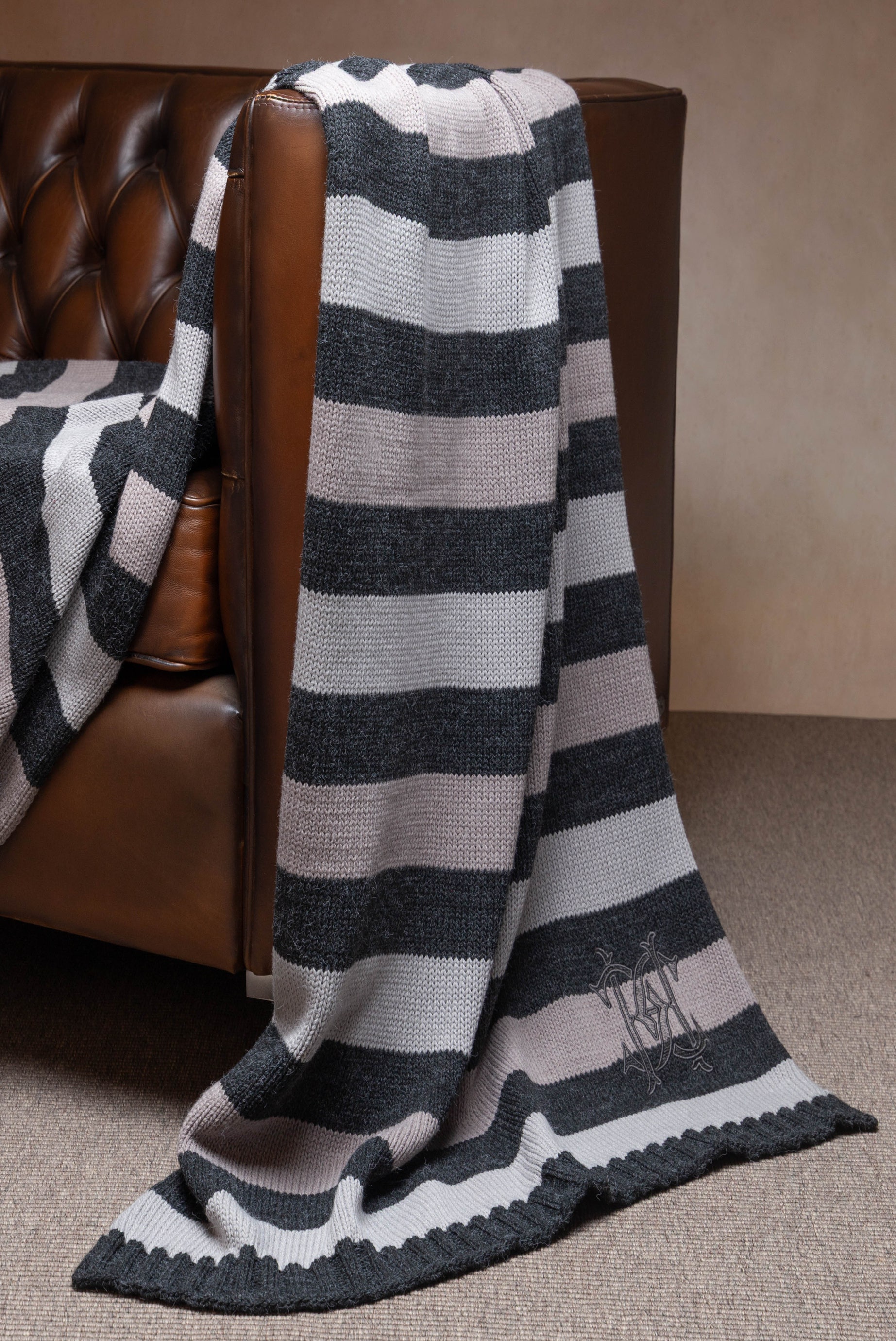 PIE DE CAMA STRIPES 0,90x1,85 MTS                                                                    