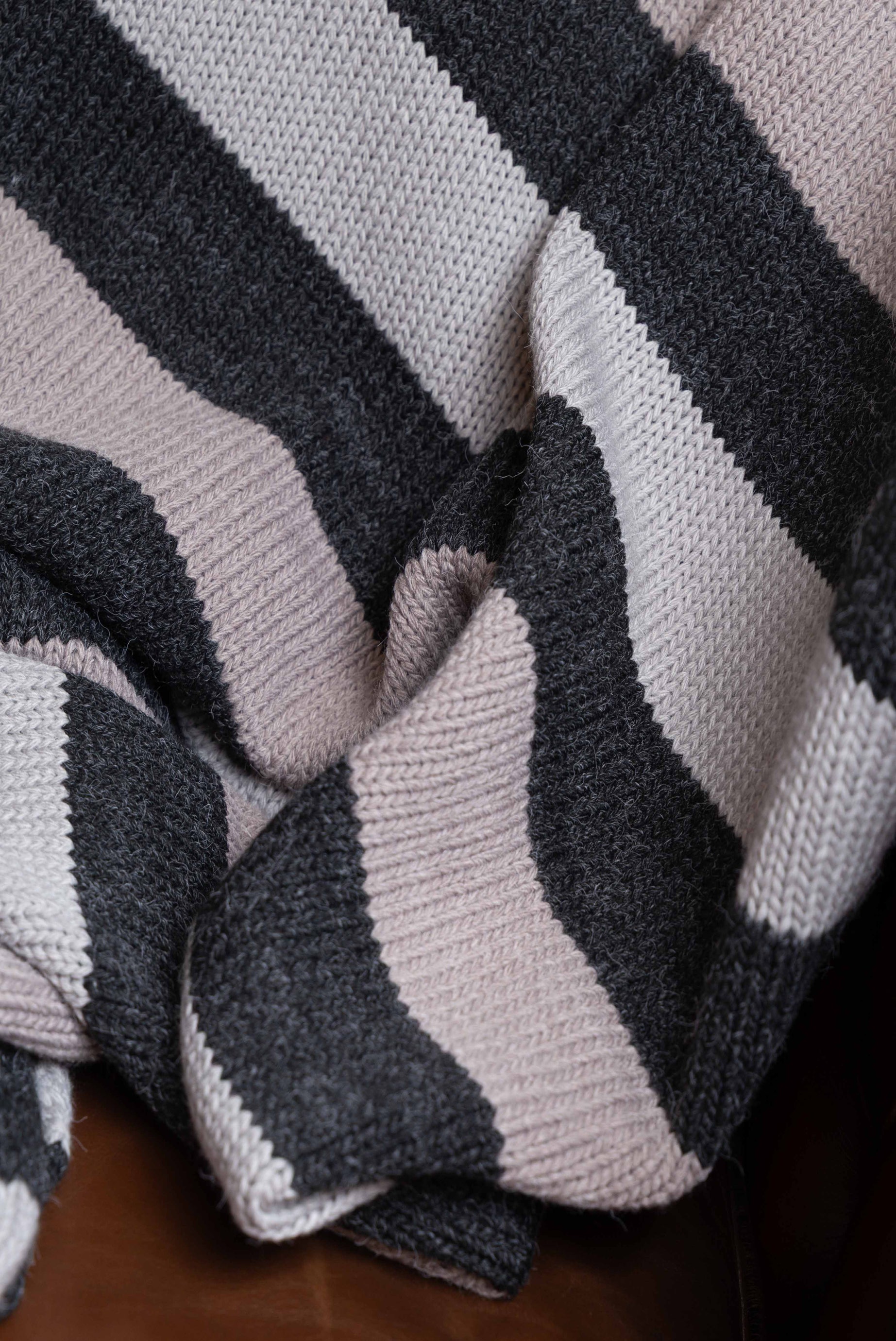 PIE DE CAMA STRIPES 0,90x1,85 MTS                                                                    
