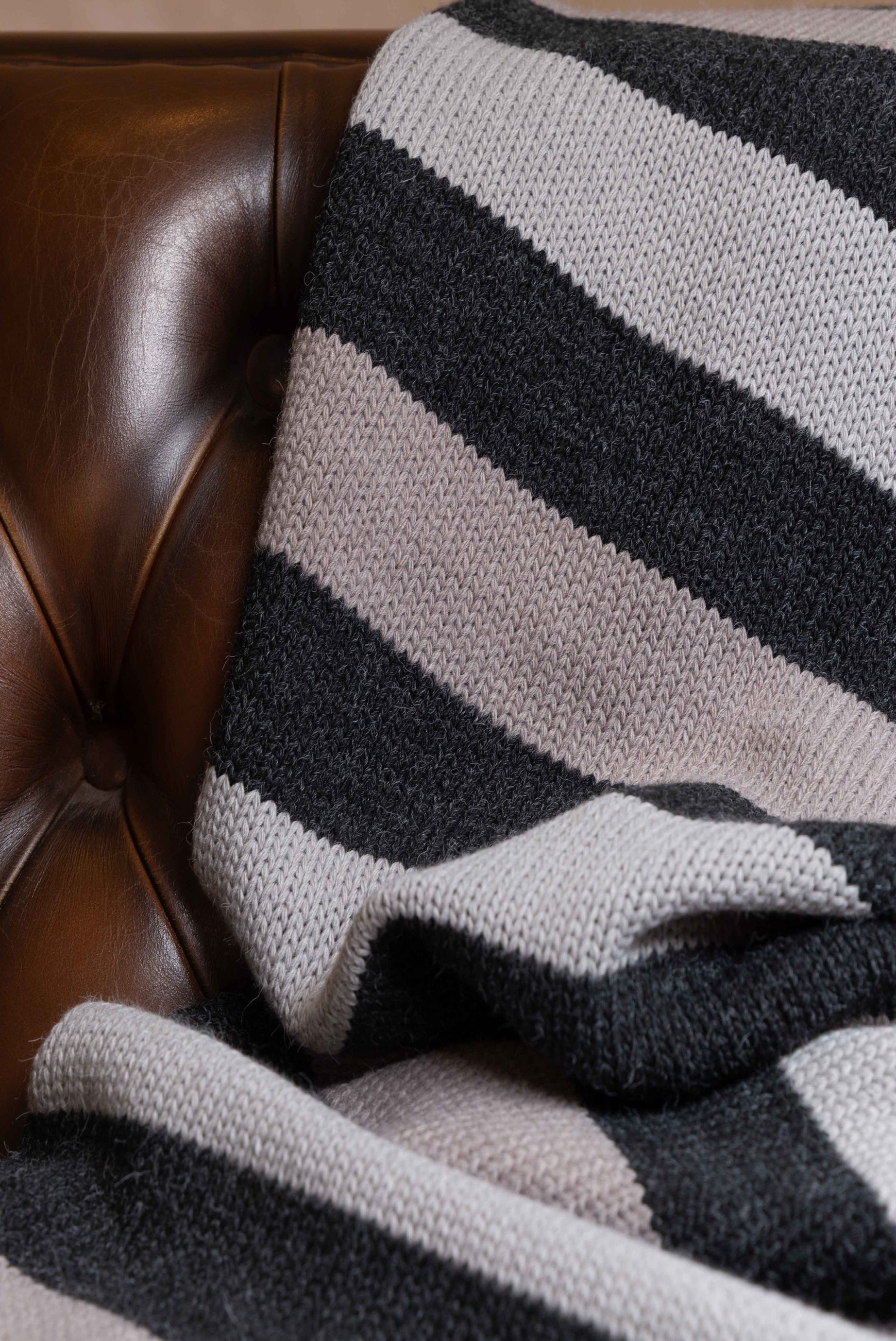 PIE DE CAMA STRIPES 0,90x1,85 MTS                                                                    
